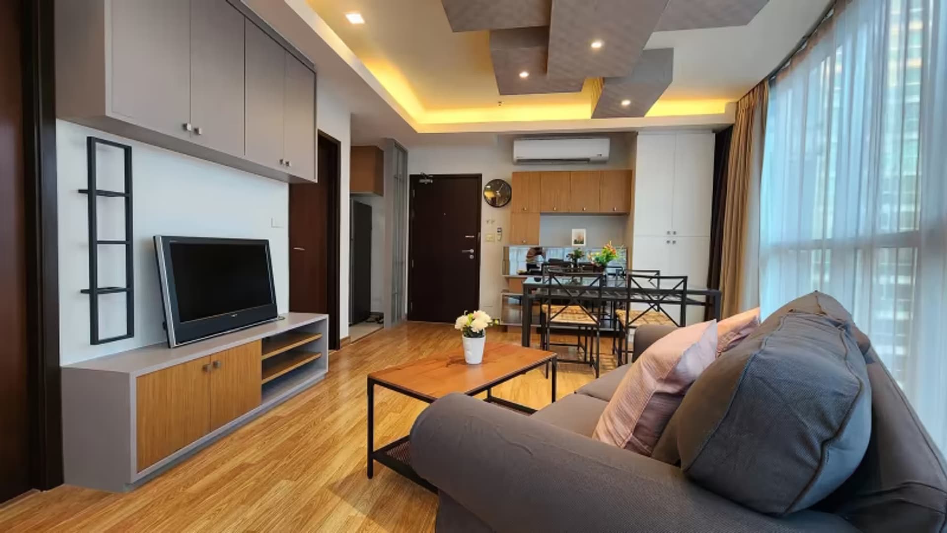 1 Bedroom Condo - Image 1