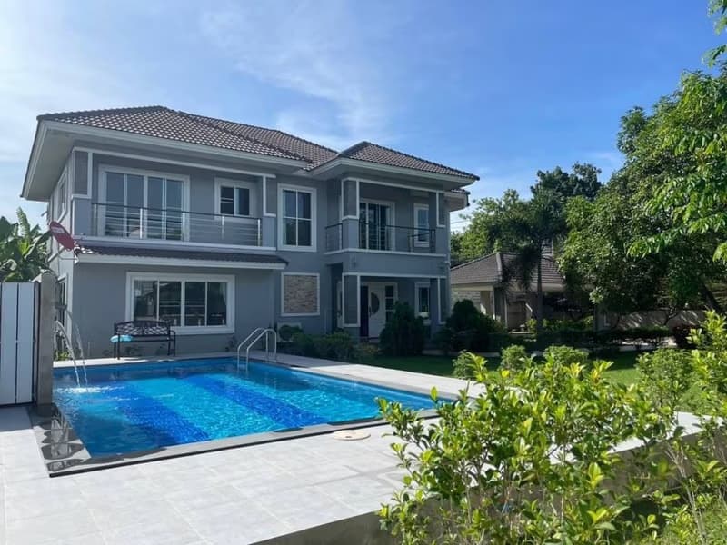 6 Bed House for Rent in San Sai