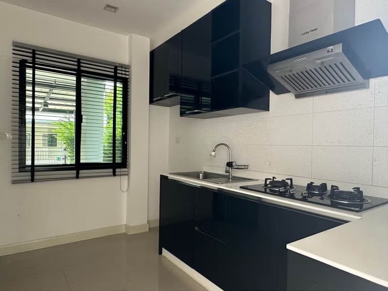 House for Sale in PrawetPrawet.