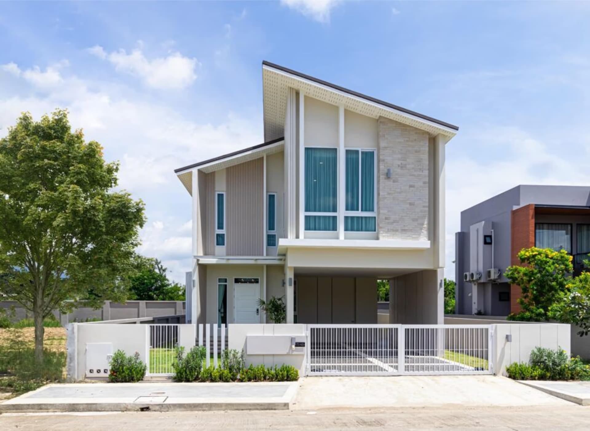 5 Bedroom House - Image 1