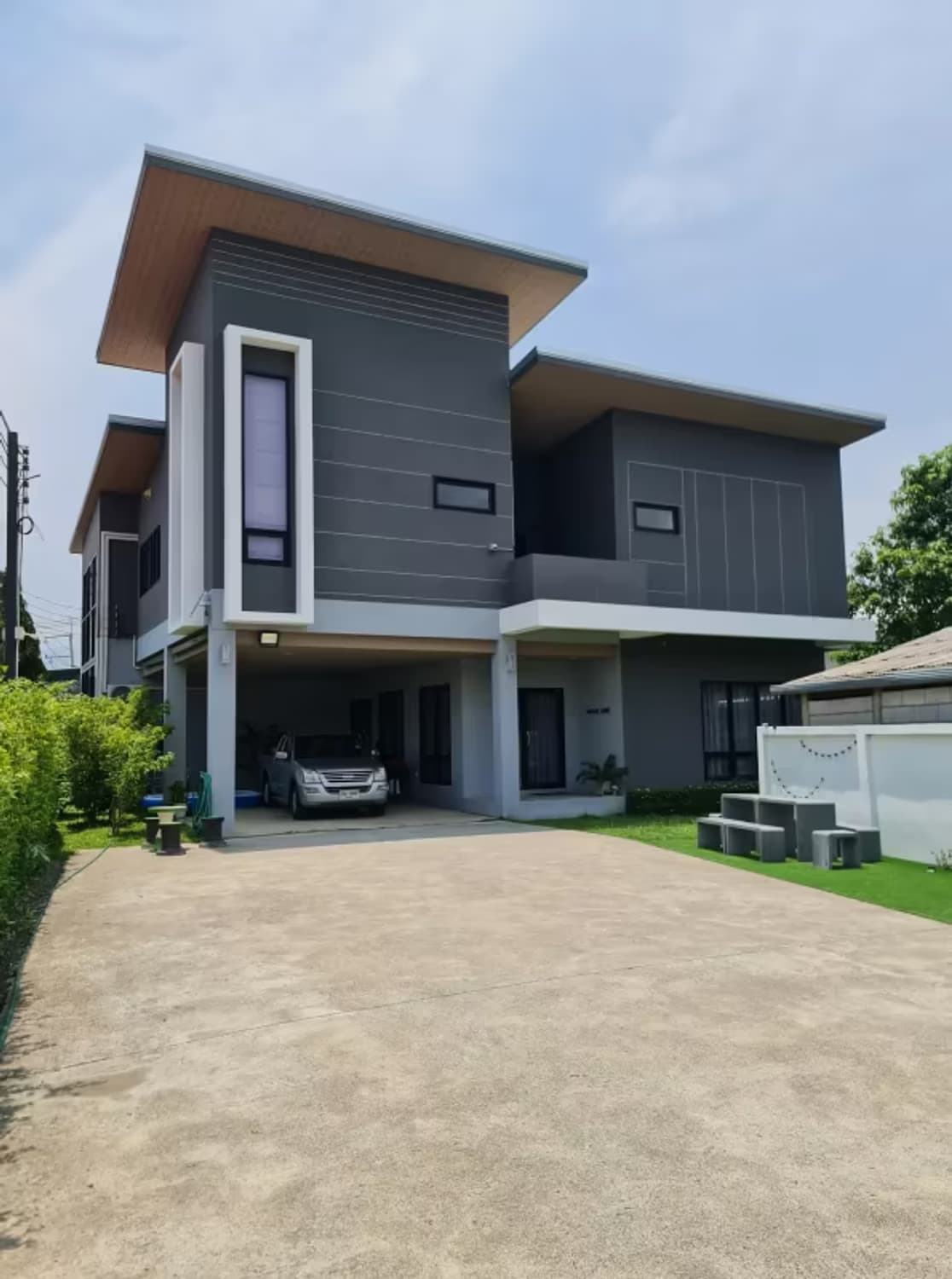 6 Bedroom House - Image 1