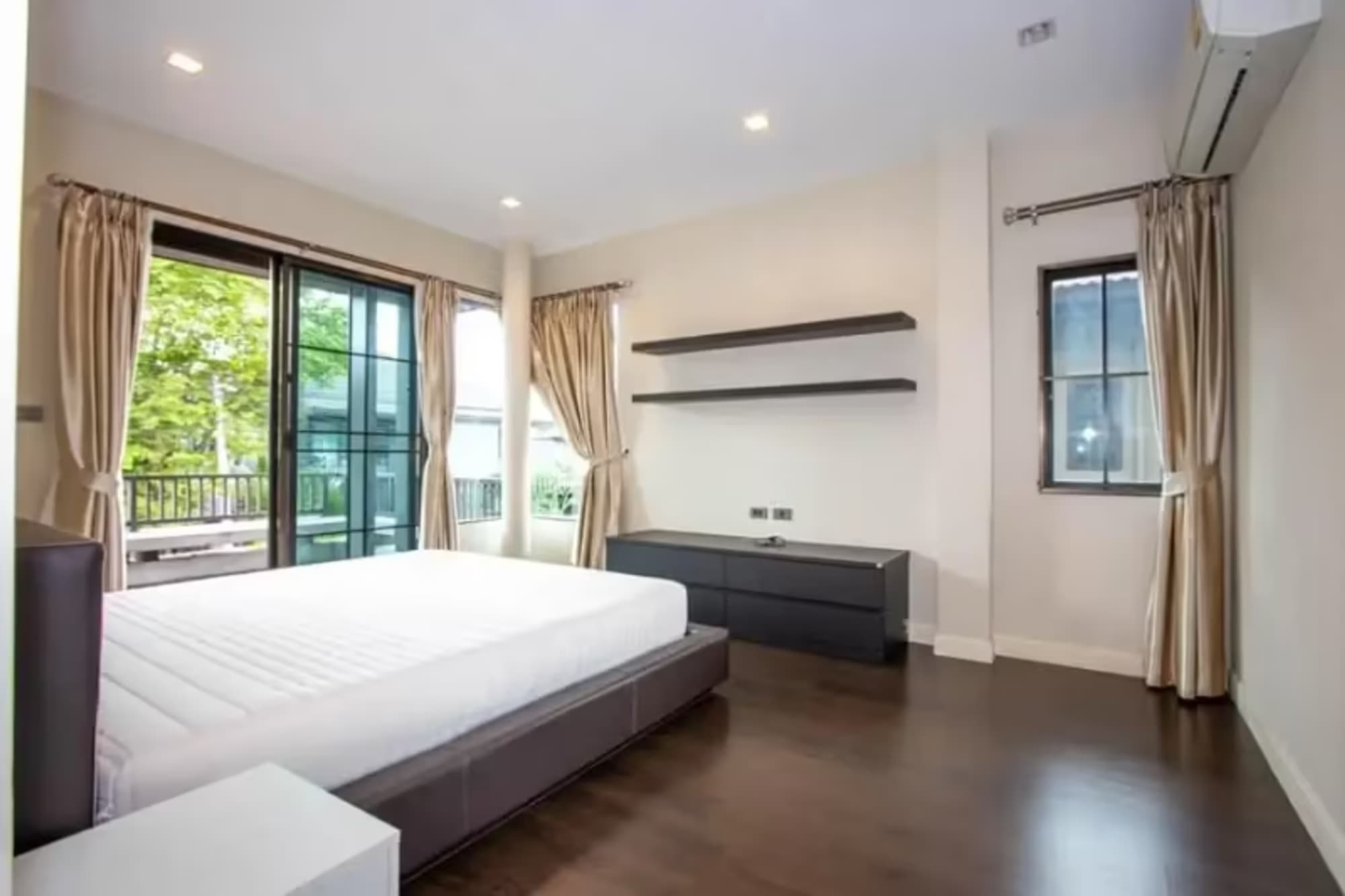 3 Bedroom House - Image 12