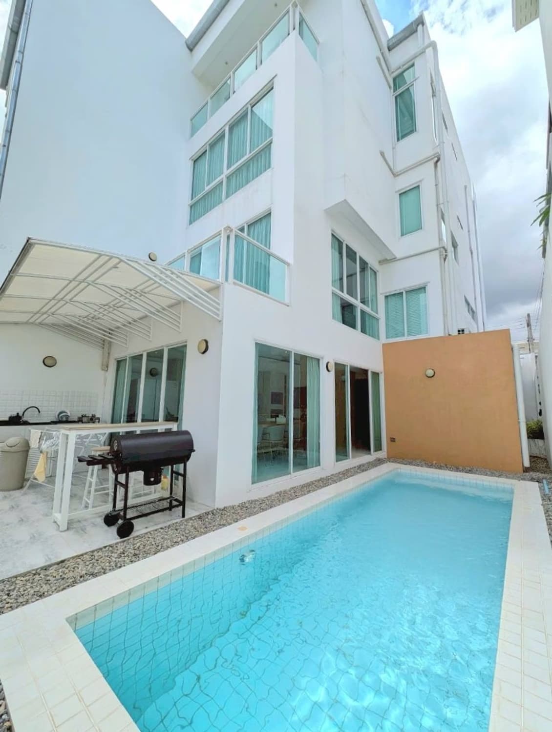 4 Bed Townhouse for Rent and Sale in San Sai District - Image 1