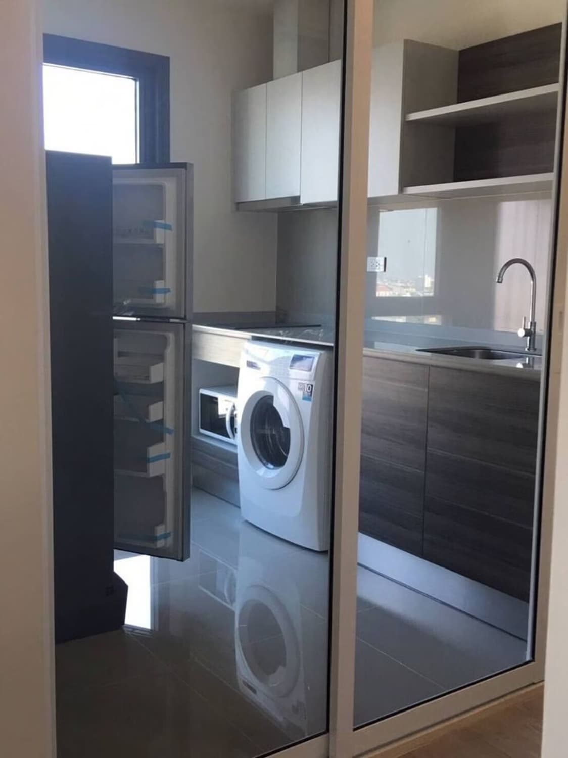 1 Bed Condo for Sale in Huai Khwang - Image 3