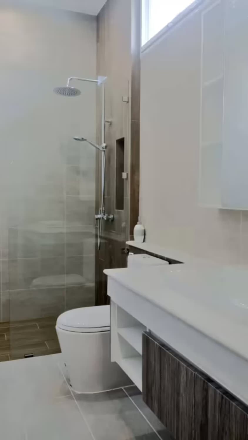 4 Bedroom House - Image 10
