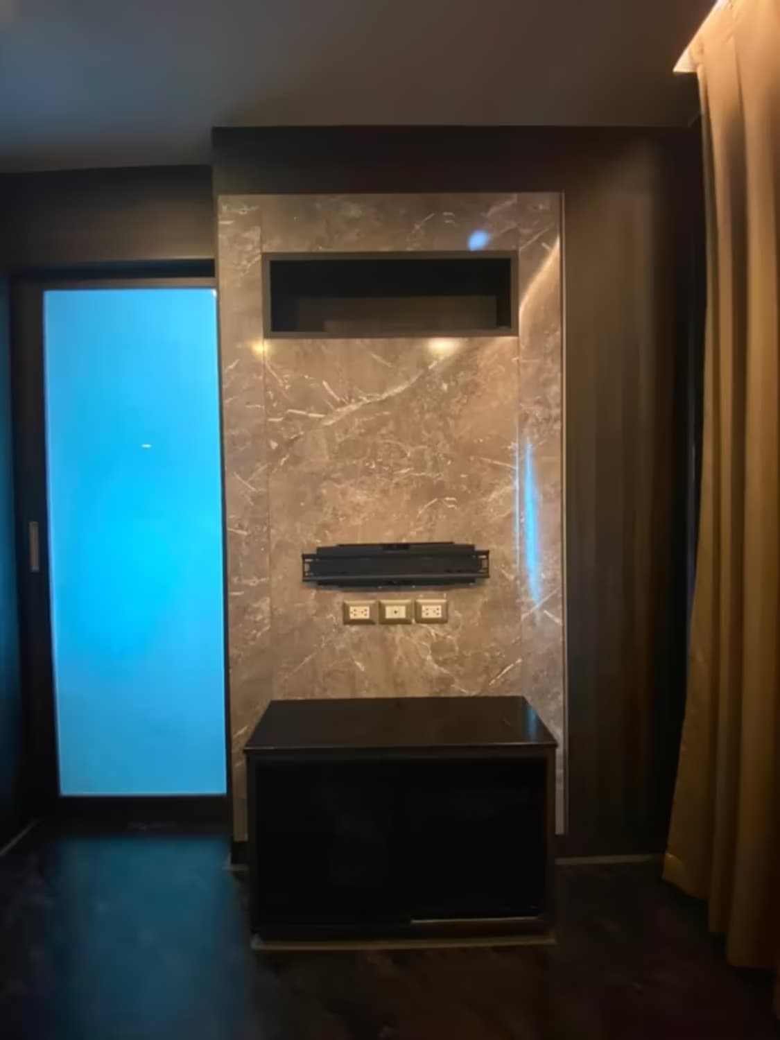 1 Bedroom Condo - Image 4