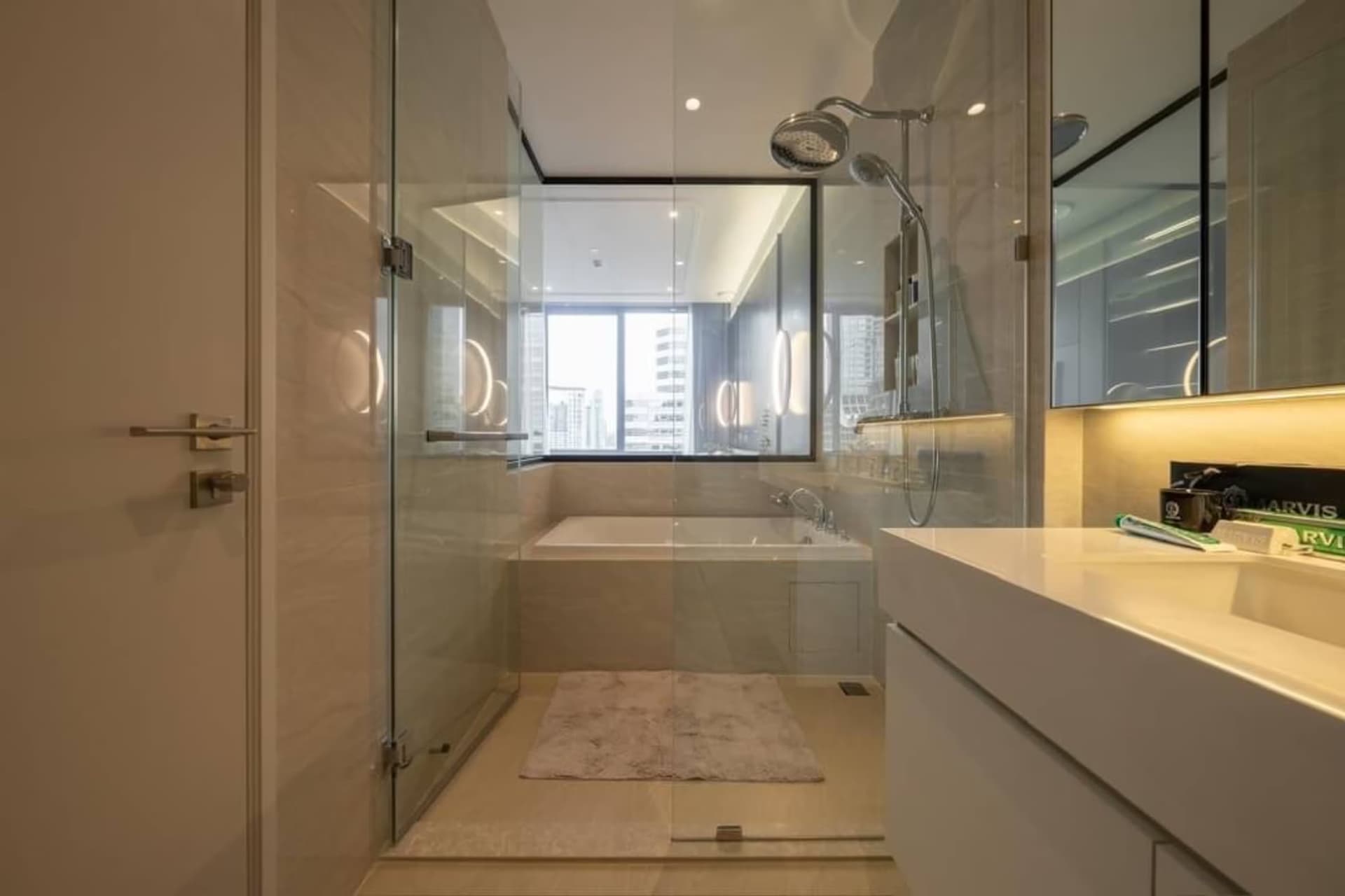 1 Bed Condo for Rent and Sale in Pathum Wan - Image 10