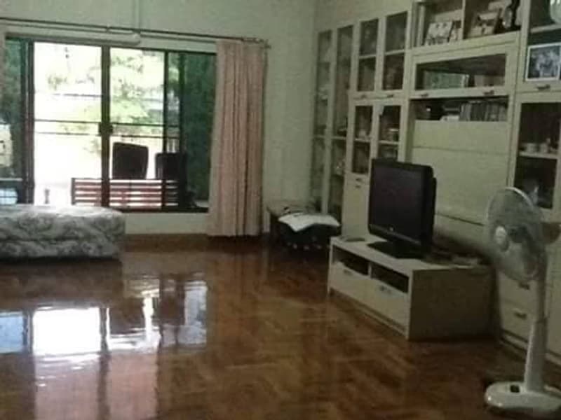  A big house near the city for sale