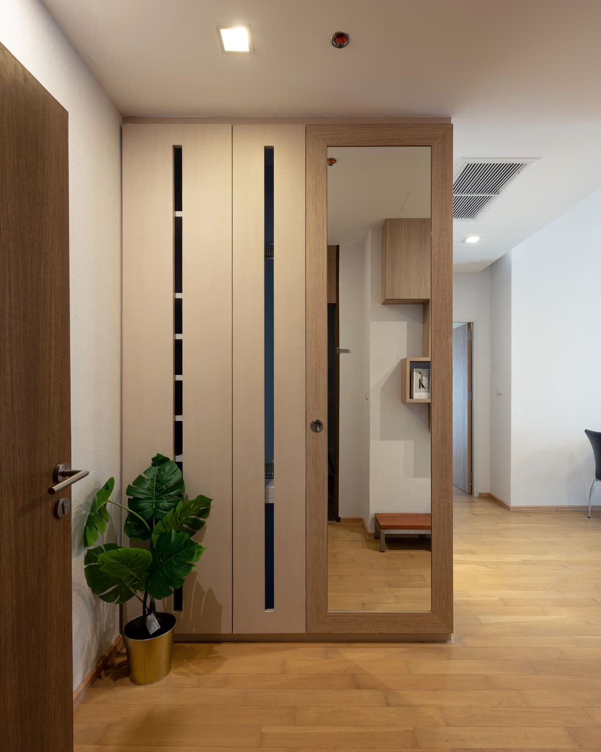 Condo for Sale at Noble Reveal - Image 22