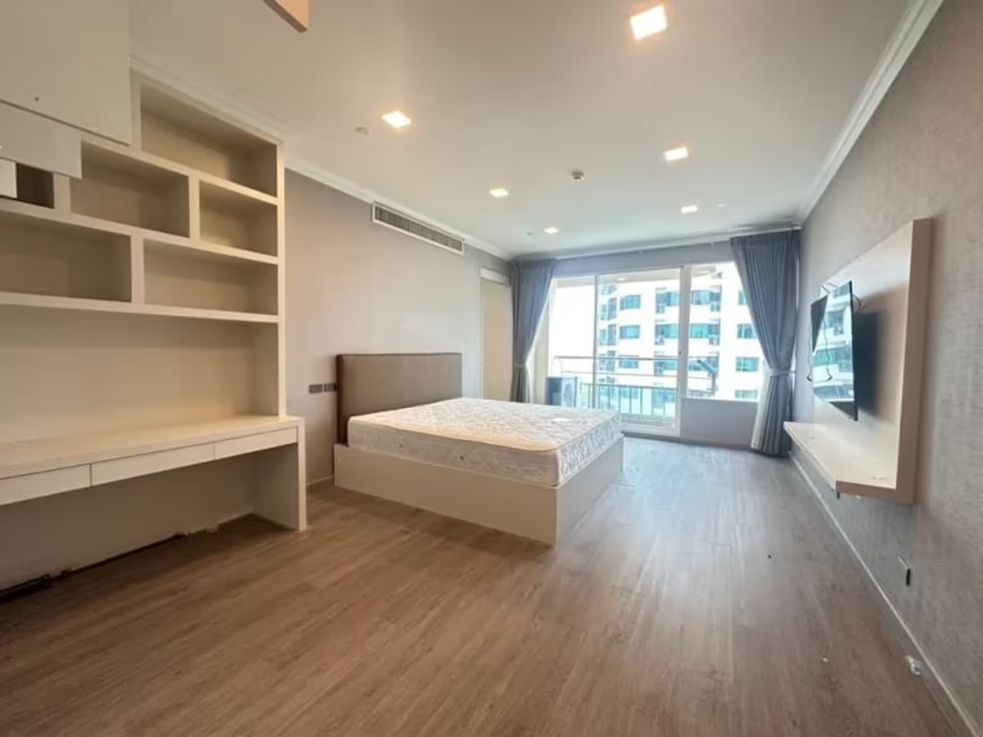 4 Bedroom Condo - Image 11