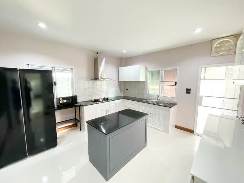4 Bed House for Rent in San Sai