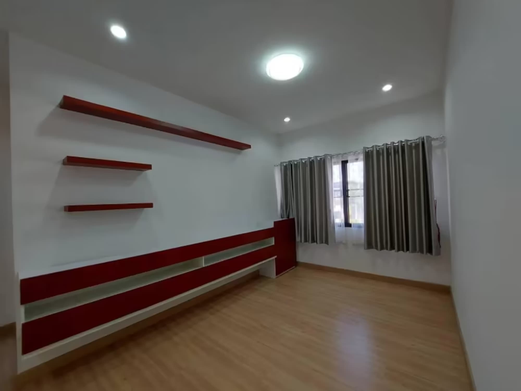 4 Bedroom House - Image 2