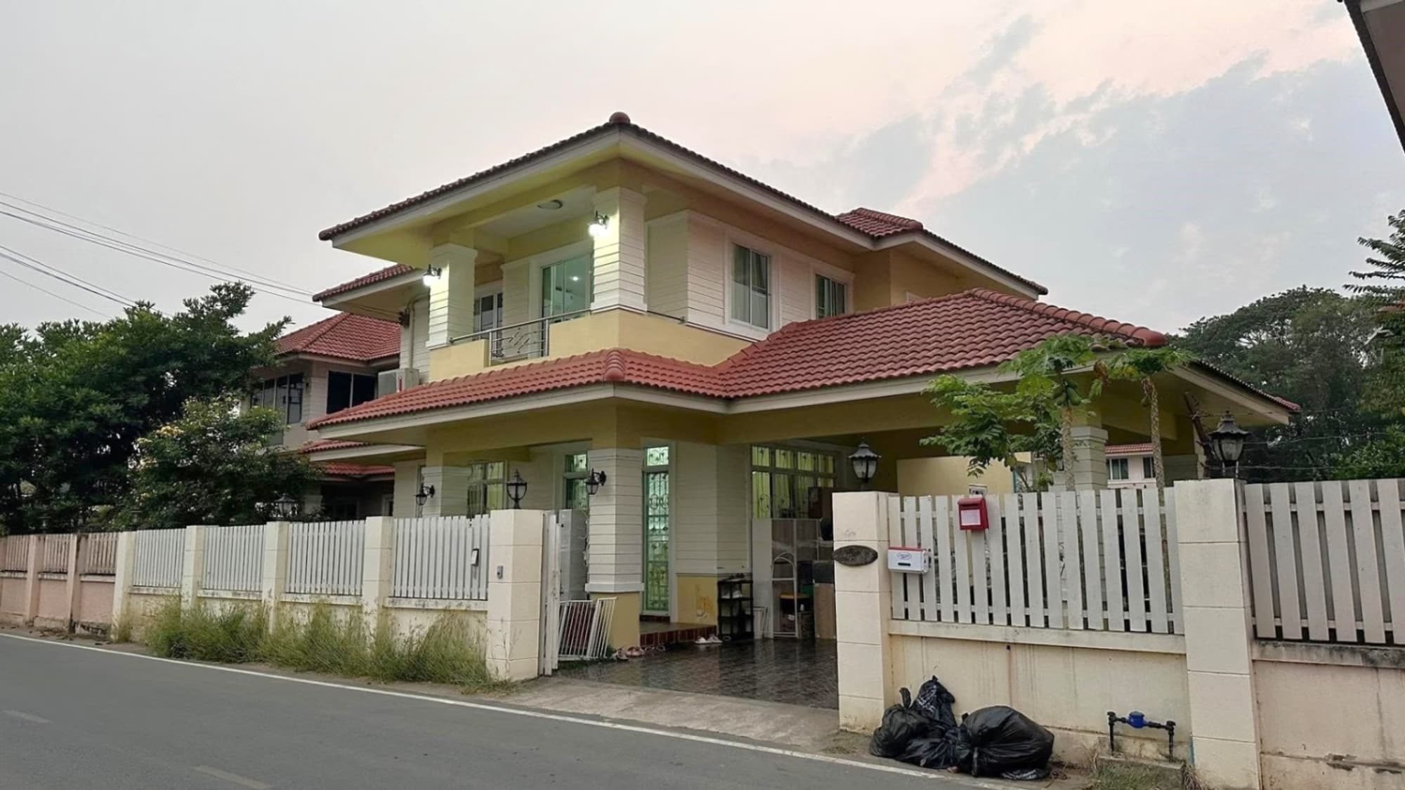 4 Bed House for Rent in Mueang Chiang Mai District - Image 1