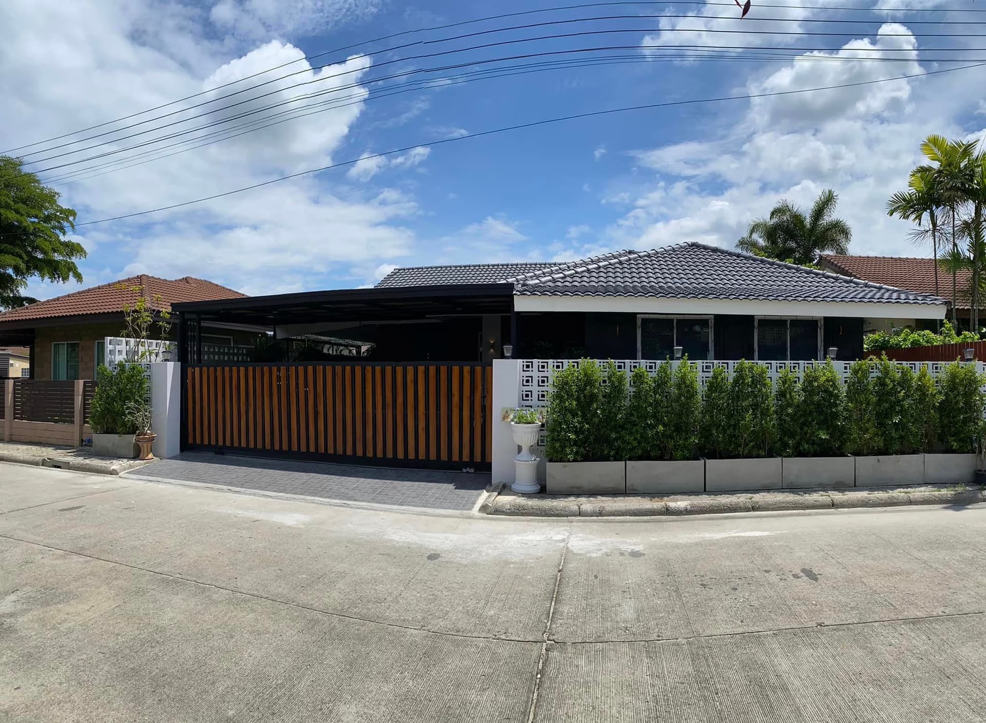 2 Bed House for Rent and Sale in San Kamphaeng - Image 1