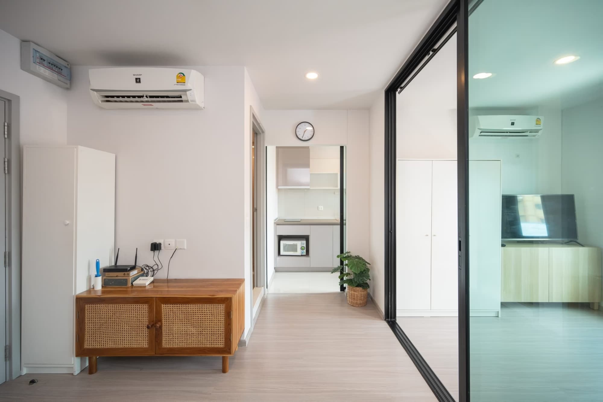 1 ห้องนอน Condo สำหรับ จำหน่าย ใกล้ Phra Ram 9 MRT - Image 3