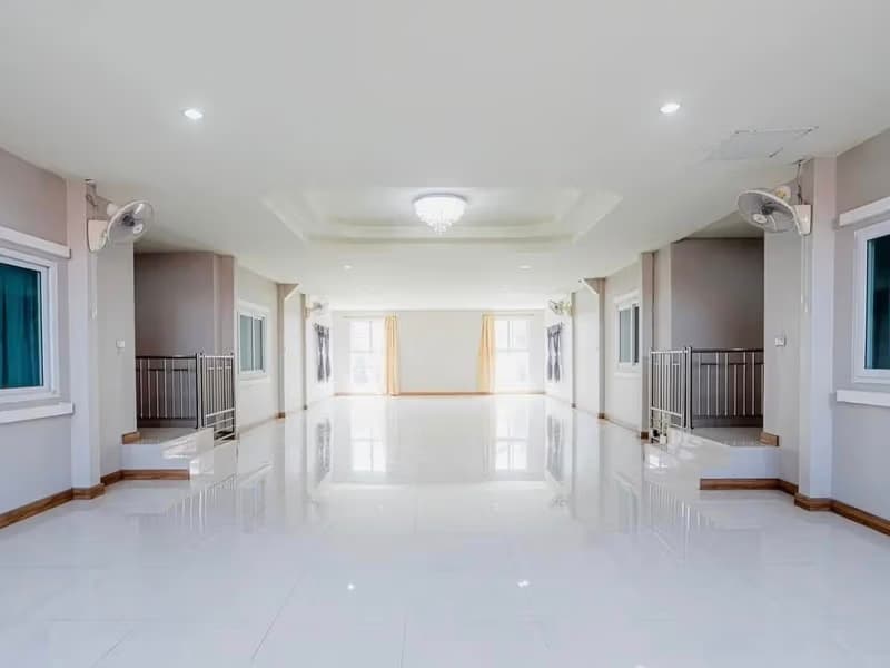 6 Bed House for Sale in Hang Dong District