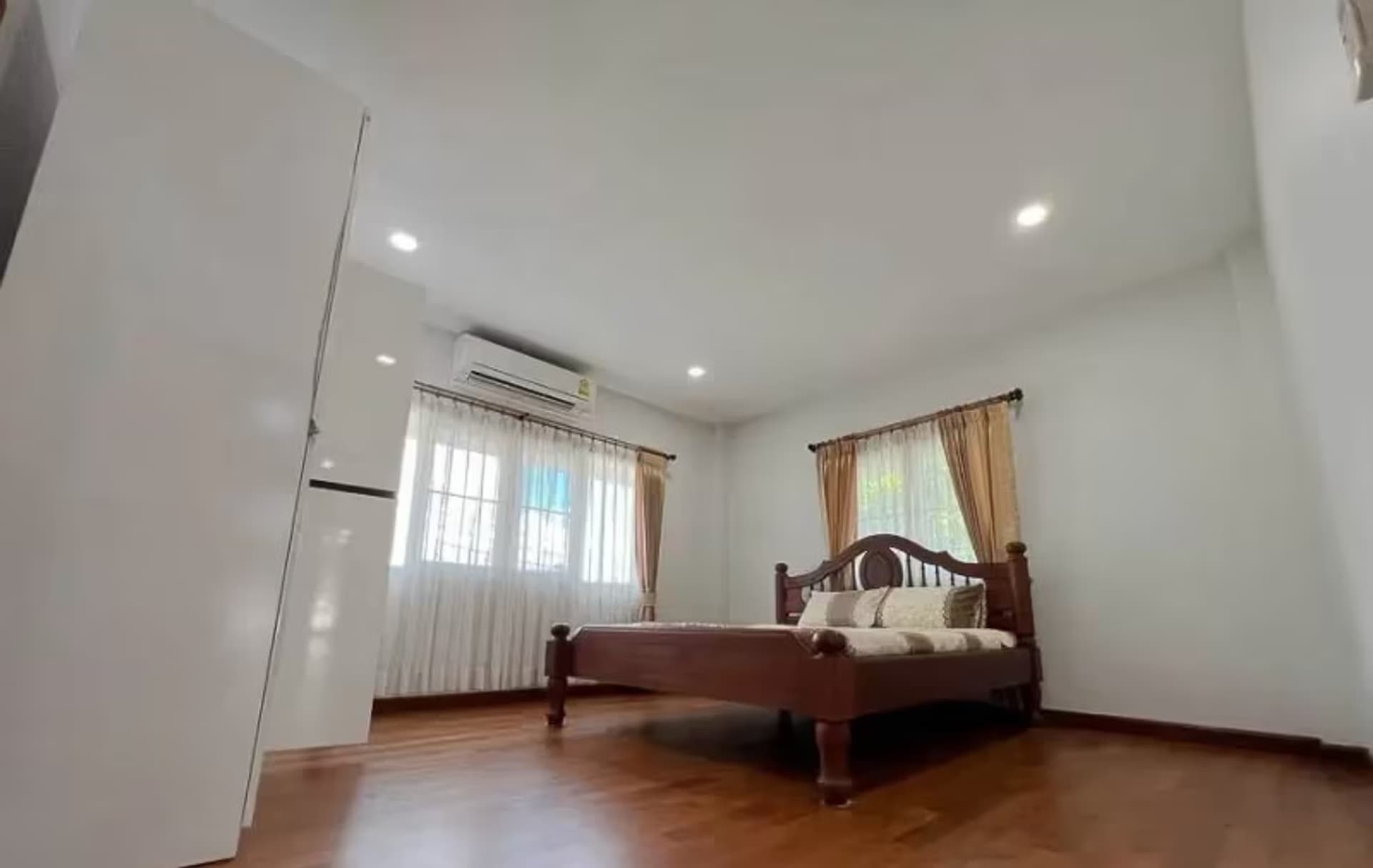4 Bedroom House - Image 10