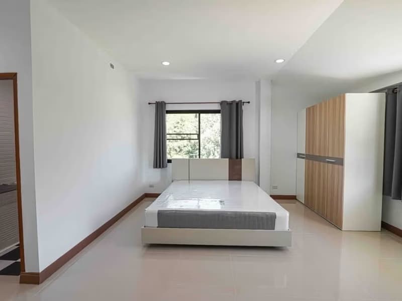 5 Bed House for Rent in Mae Rim District