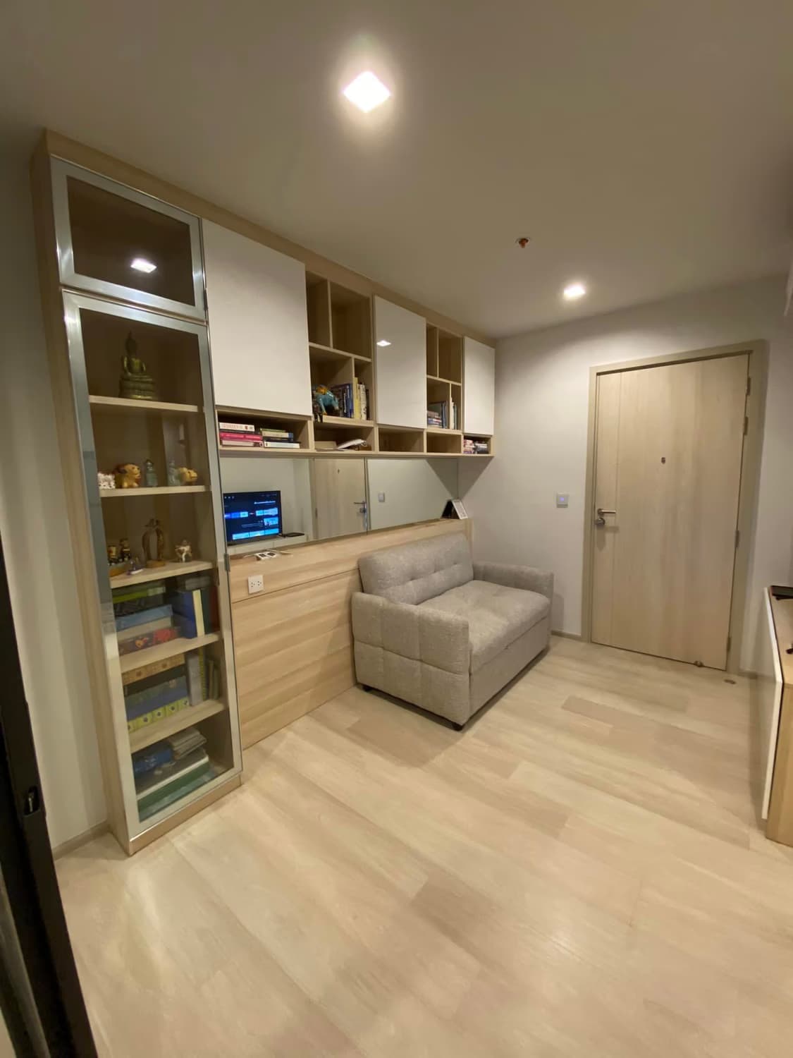 1 Bed Condo for Rent and Sale in Pathum Wan - Image 1