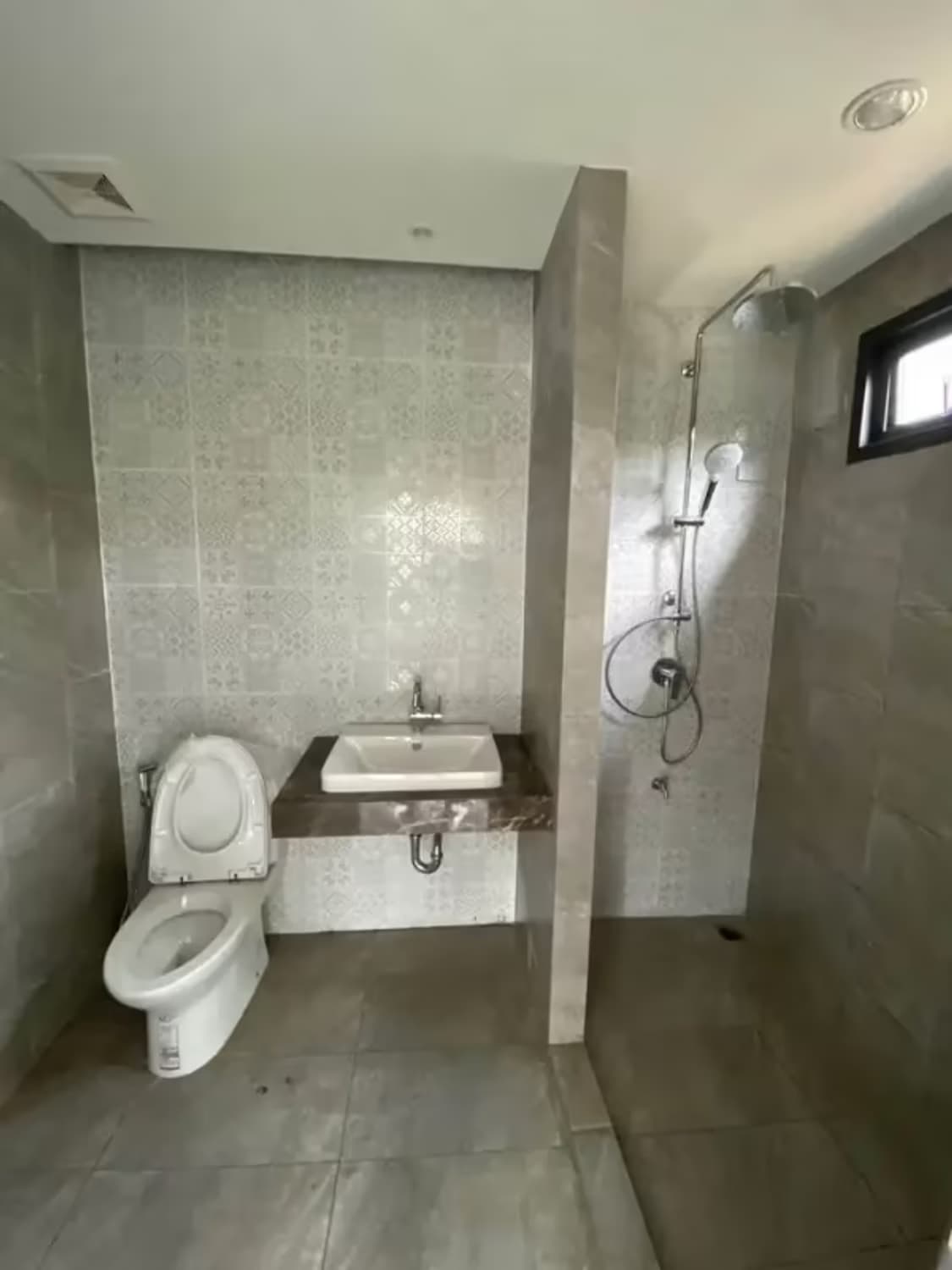 4 Bedroom House - Image 3