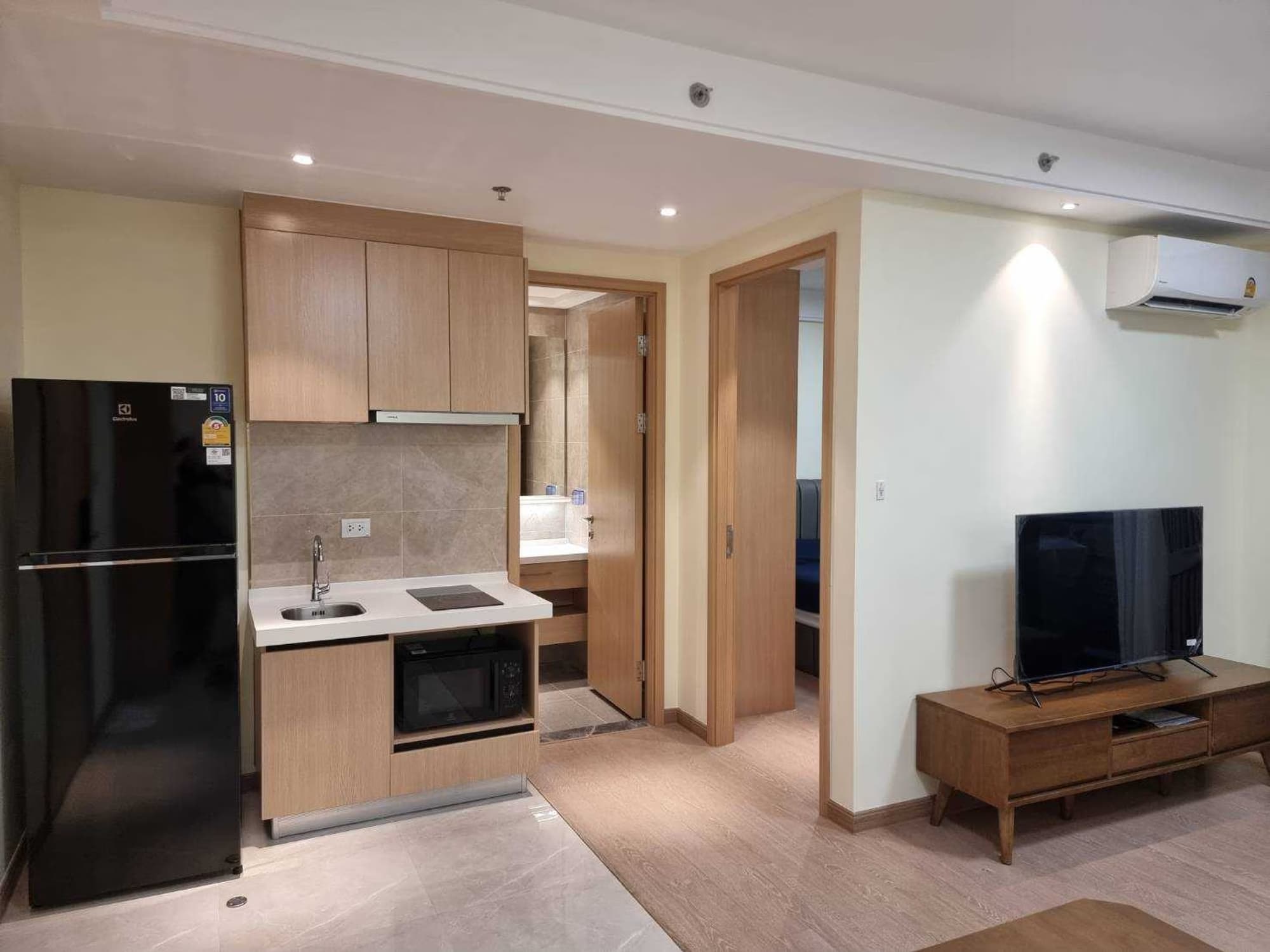 1 ห้องนอน Condo สำหรับ ขายและจำหน่าย ใน สาทร - Image 2