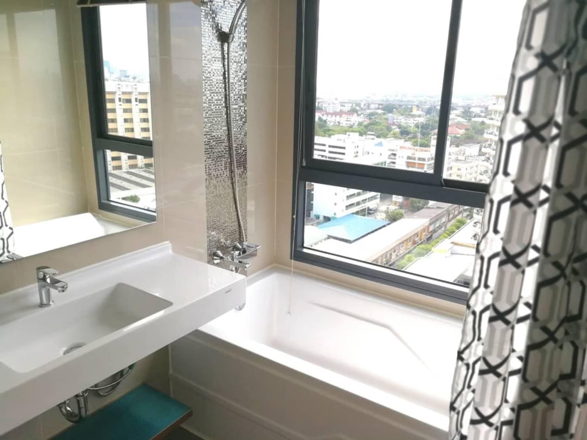 2 Bed Condo for Rent in Phra Khanong - Image 7
