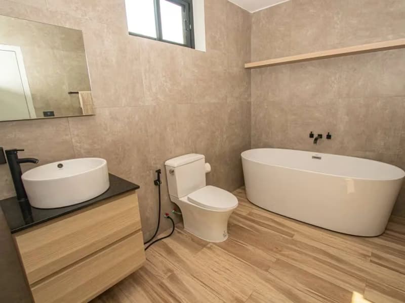 Contemporary 5-Bedroom House for Sale near Kad Farang