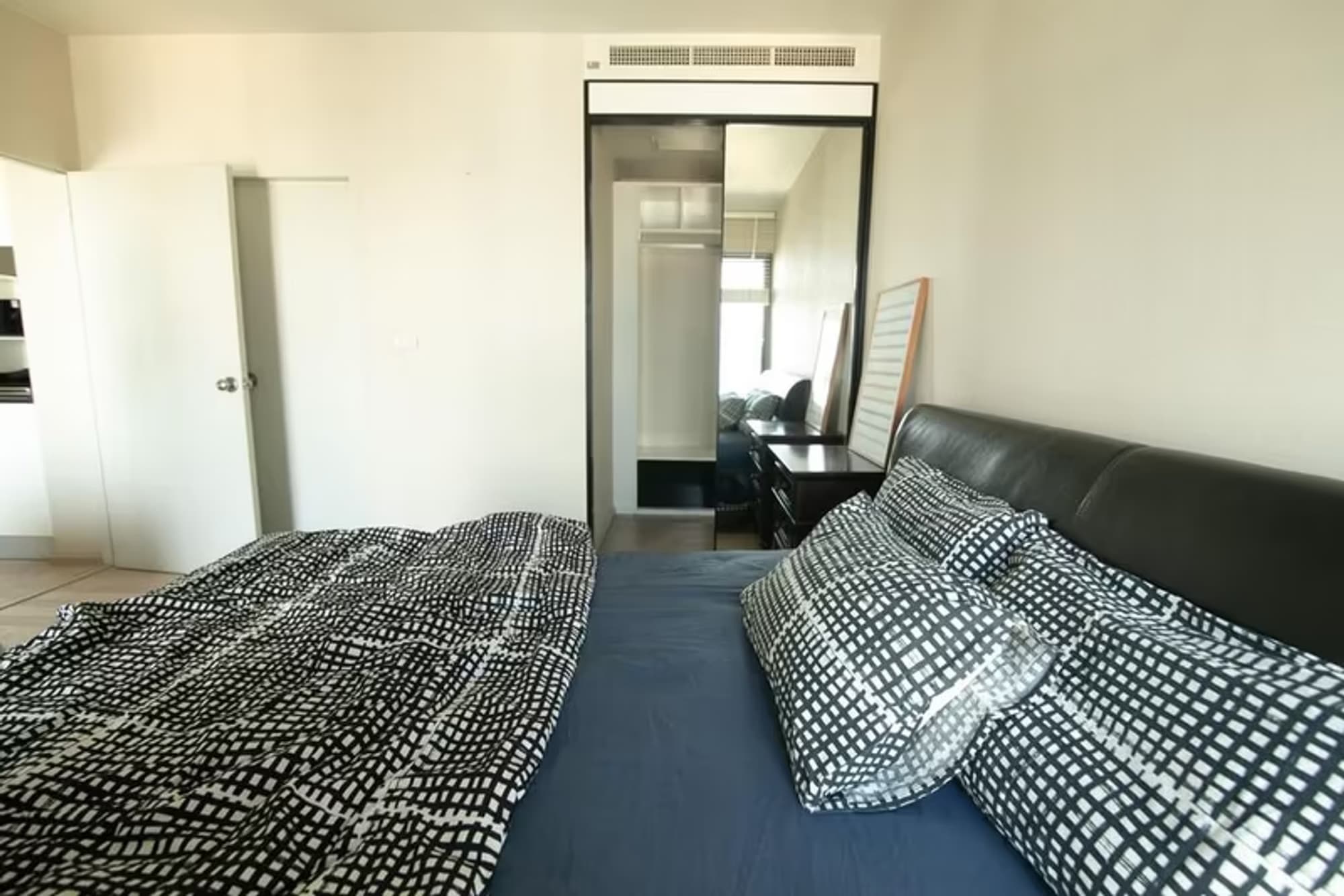  - Image 3