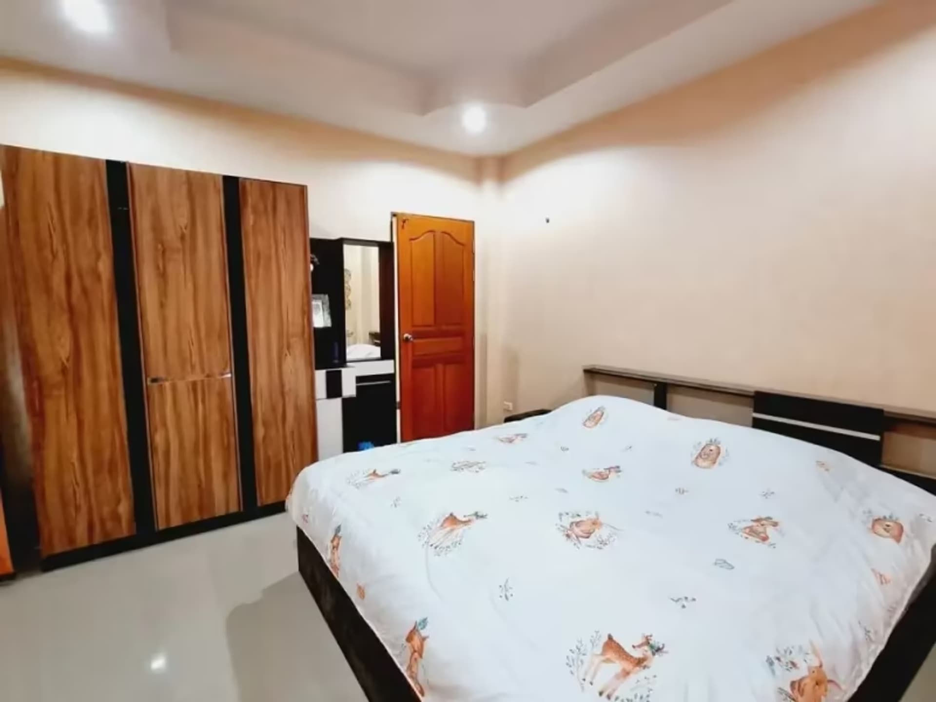 5 Bedroom House - Image 13