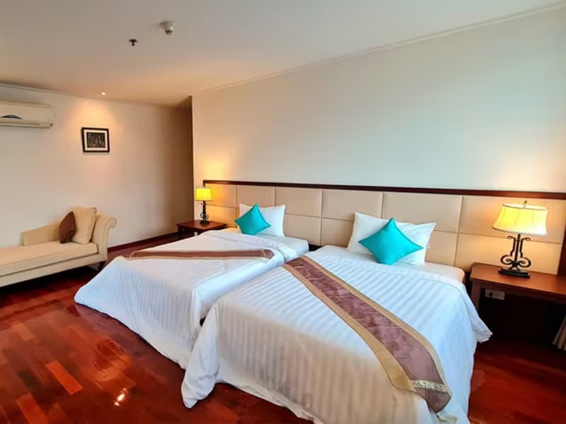 Piyathip Place Serviced Apartment