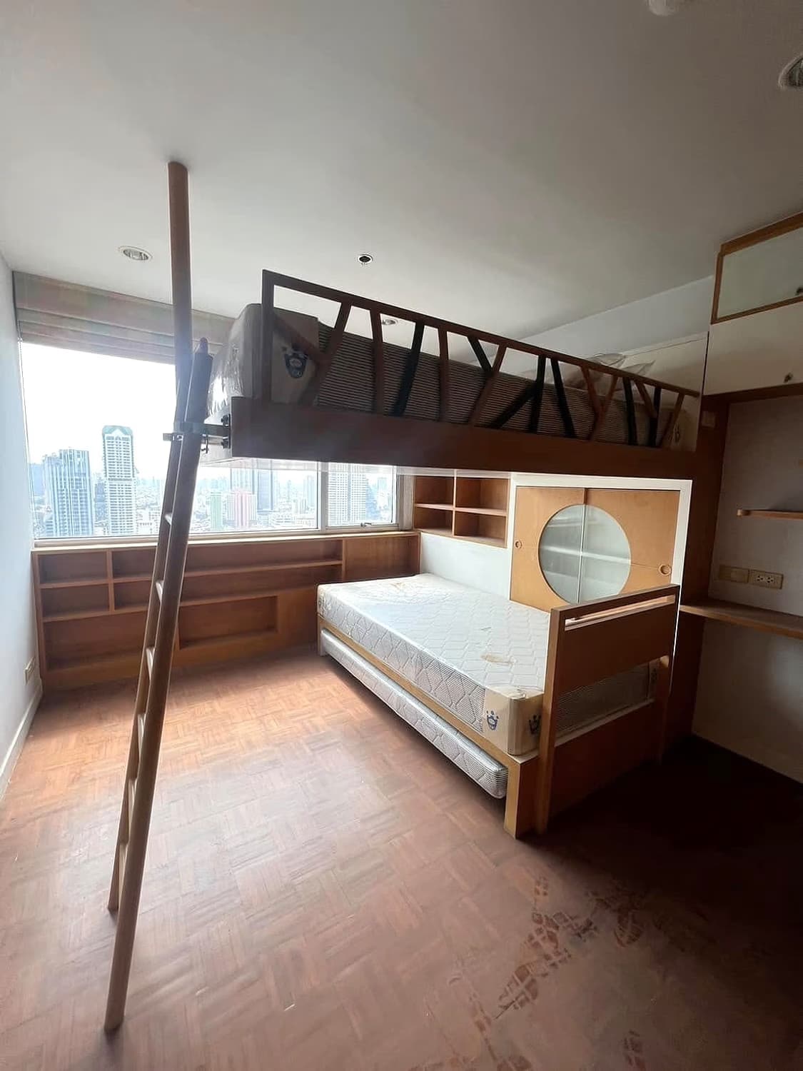 3 Bed Condo for Sale in Bang Rak - Image 6