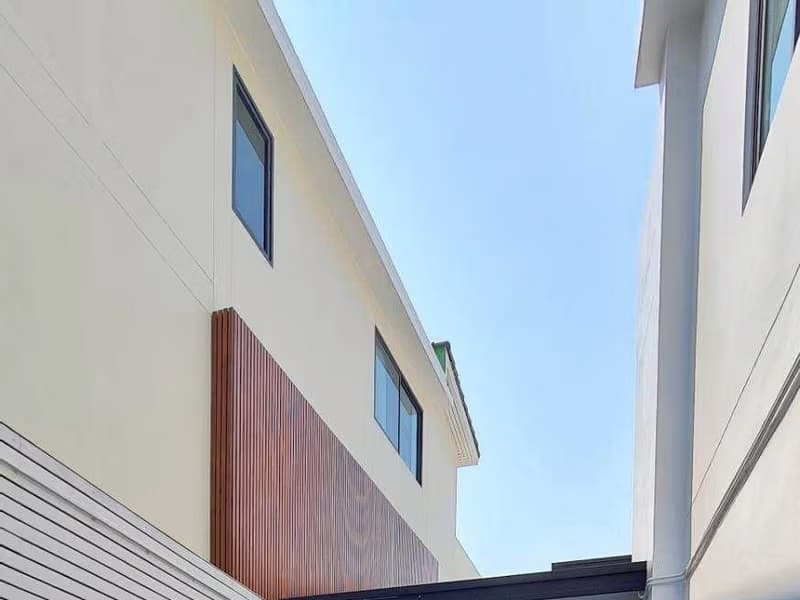 4 Bed House for Rent in Watthana