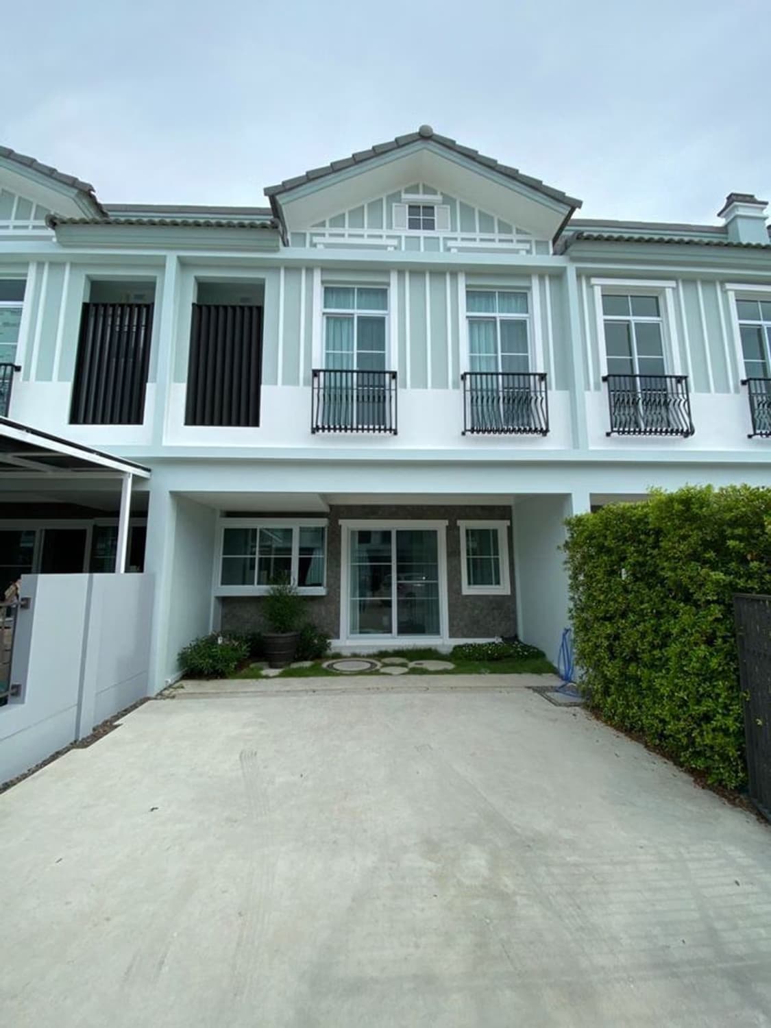 3 Bedroom Townhouse - Image 1