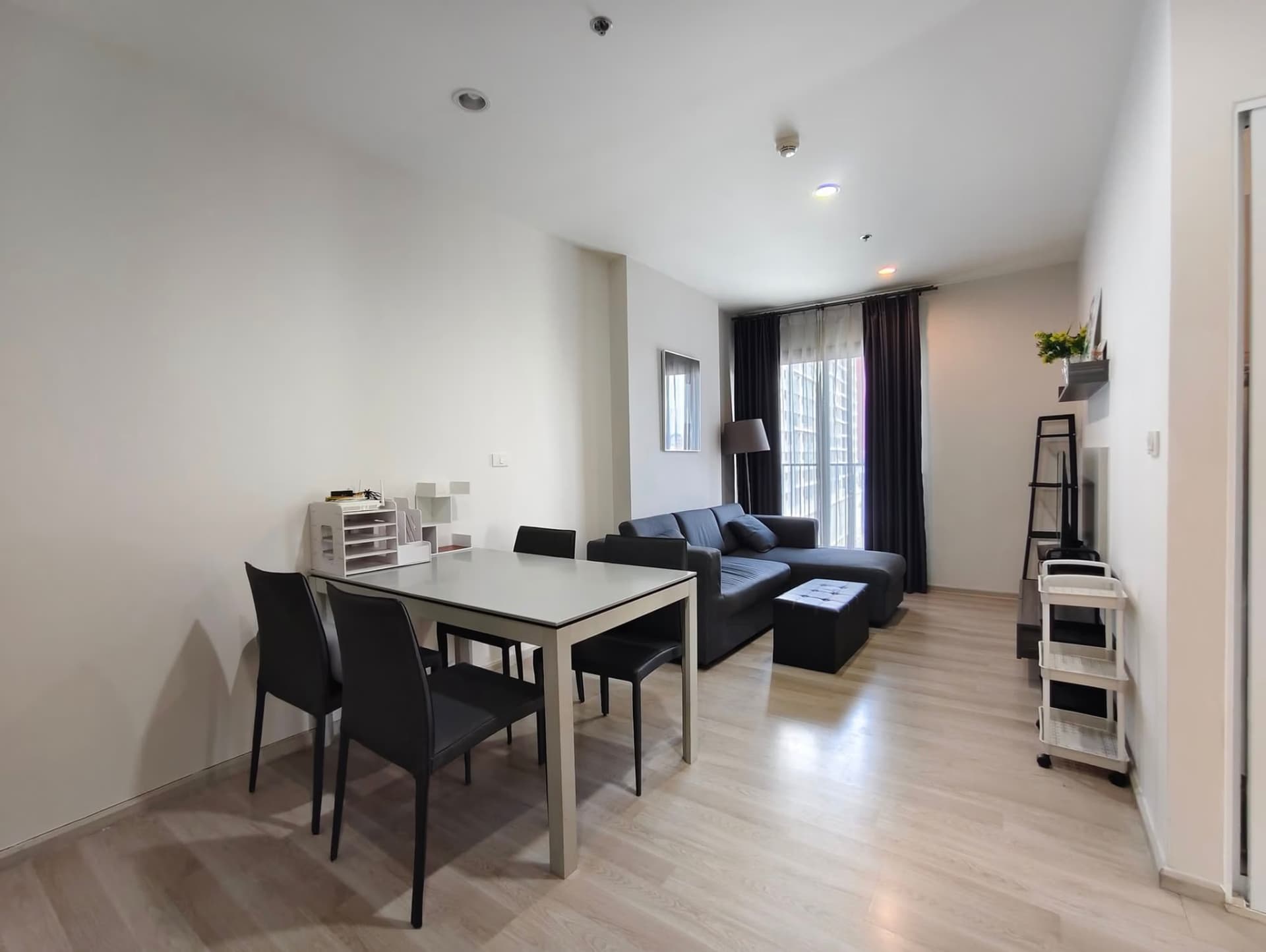 2 Bed Condo for Rent in Huai Khwang - Image 2