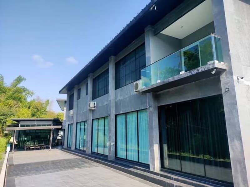 10 Bed House for Rent and Sale in Mae Rim