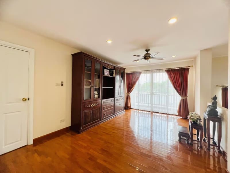 5 Bed House for Sale in Hang Dong
