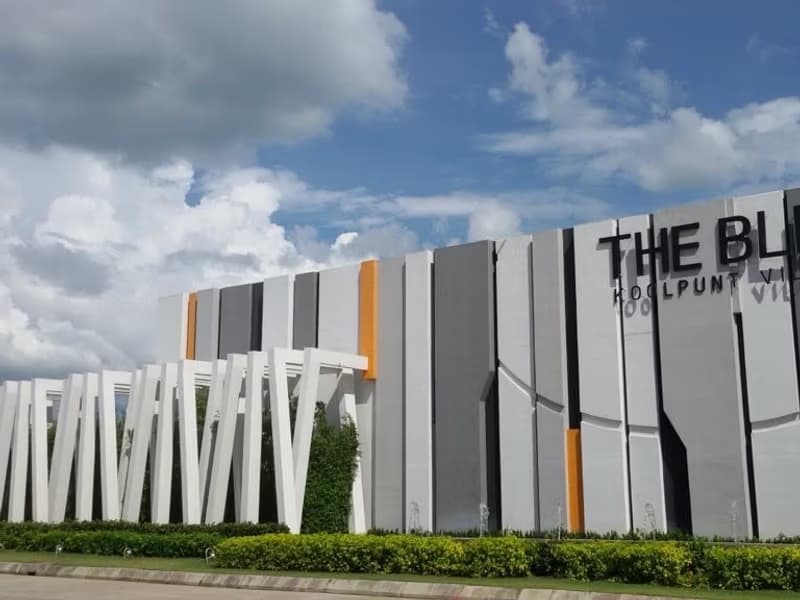 5 Bed House for Rent and Sale in San Kamphaeng