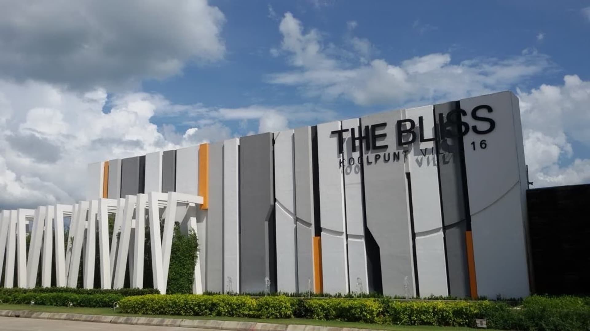 5 Bed House for Rent and Sale in San Kamphaeng - Image 18