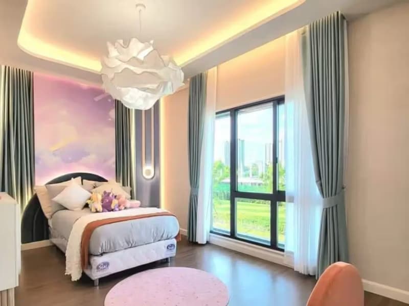 5 Bedroom House
