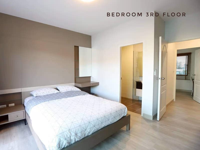 3 Bed Townhouse for Rent and Sale in Phra Khanong