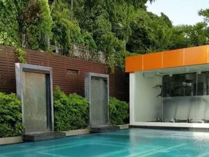 1 Bedroom Condo