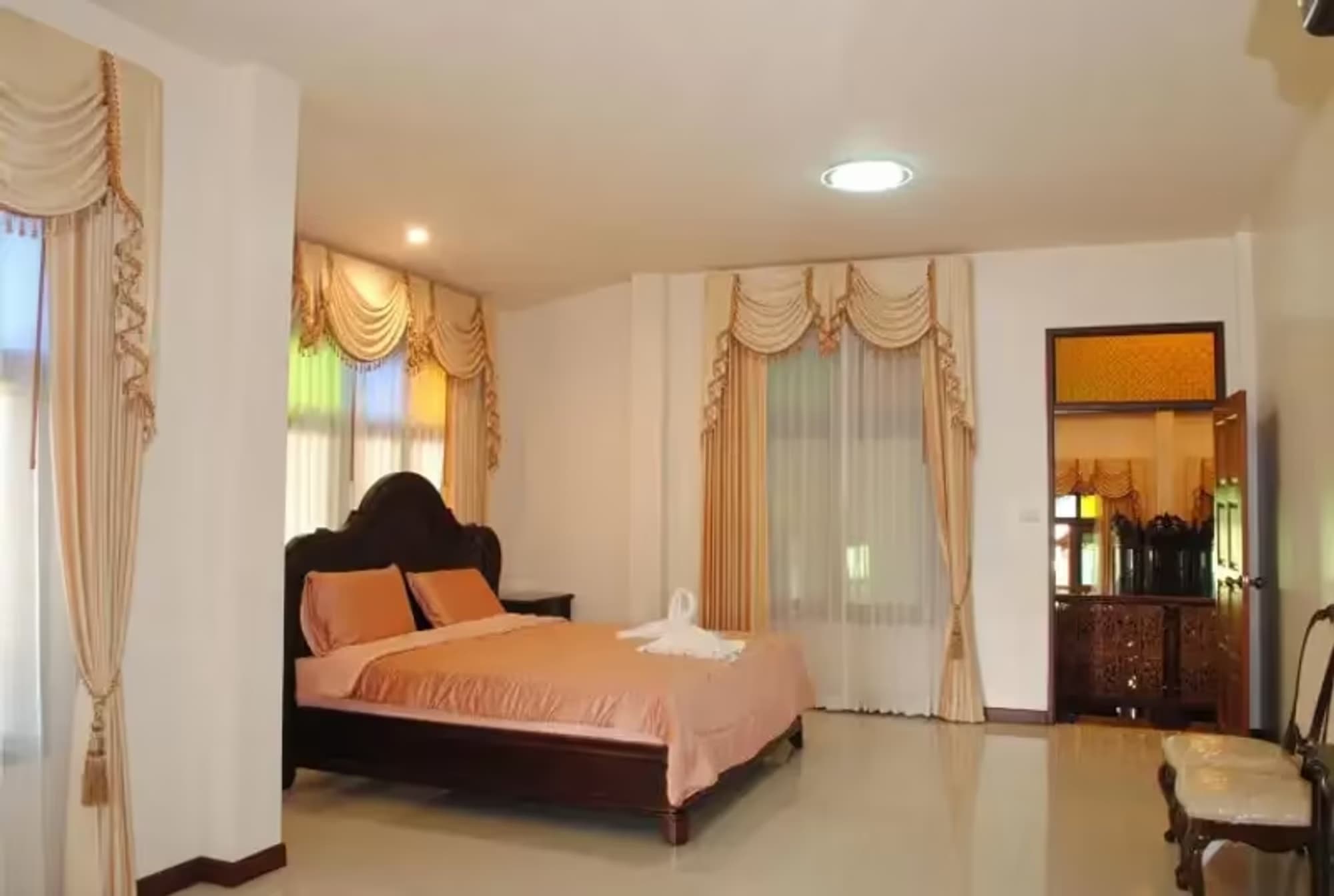 5 Bedroom House - Image 17