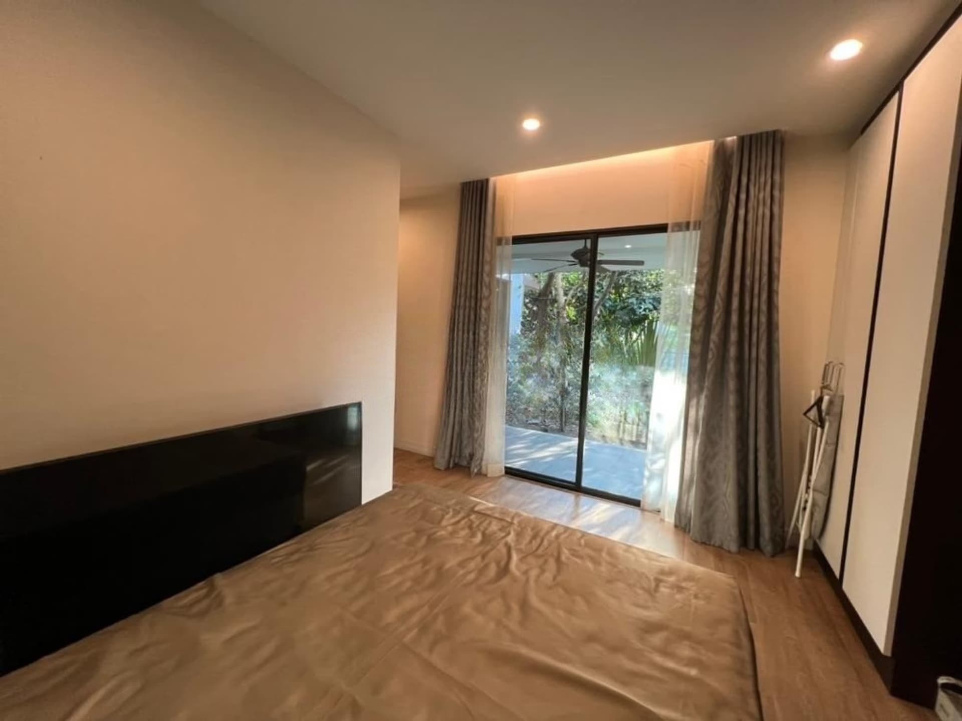 4 Bed House for Rent in Prawet - Image 14