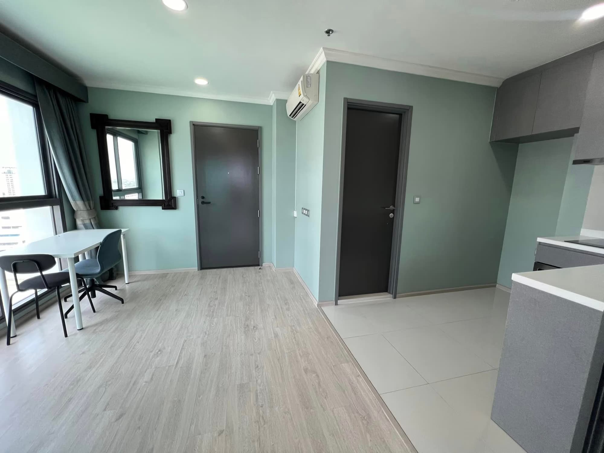 1 Bed Condo for Sale in Ratchathewi - Image 1