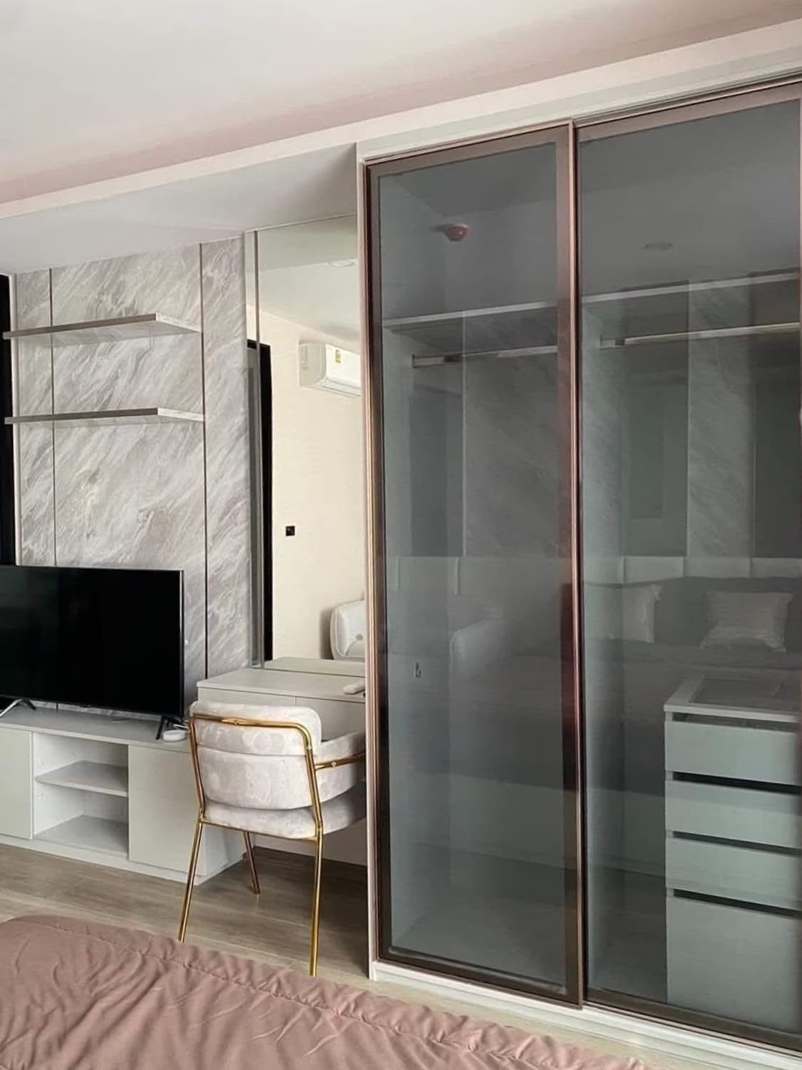 Studio Condo for Rent in Huai Khwang - Image 2