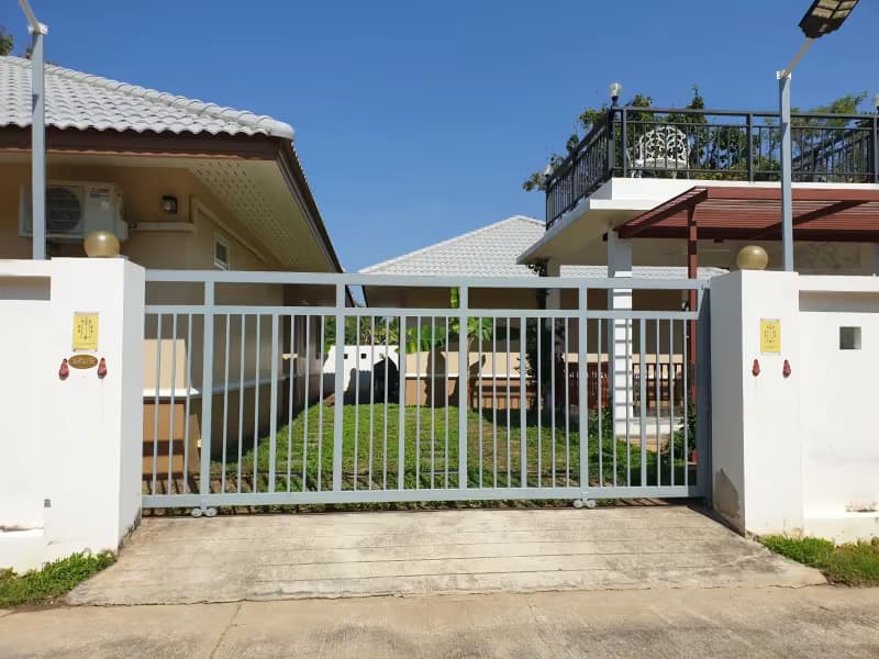 6 Bedroom House