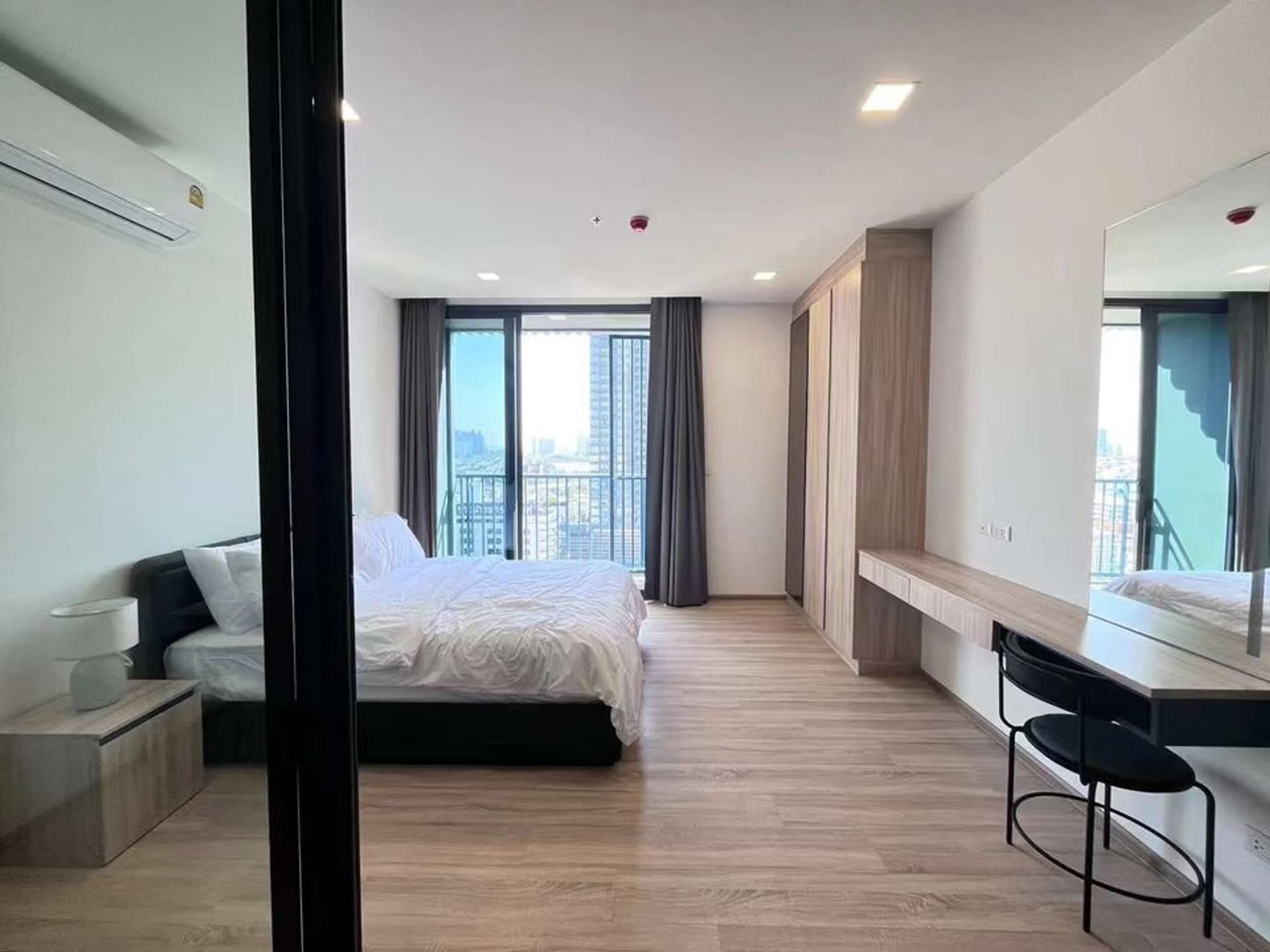 1 Bed Condo for Rent and Sale in Phaya Thai - Image 3