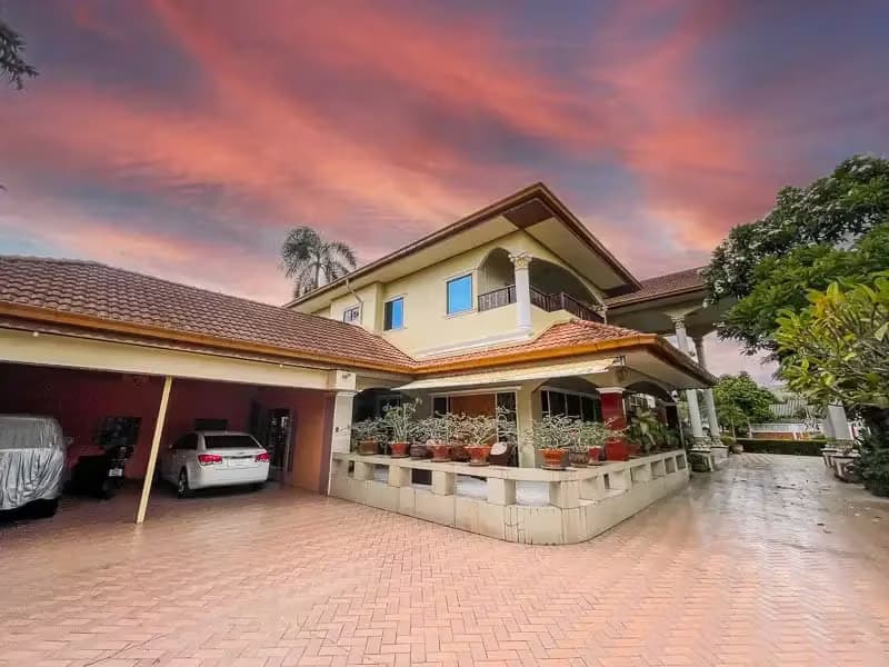 5 Bedroom House