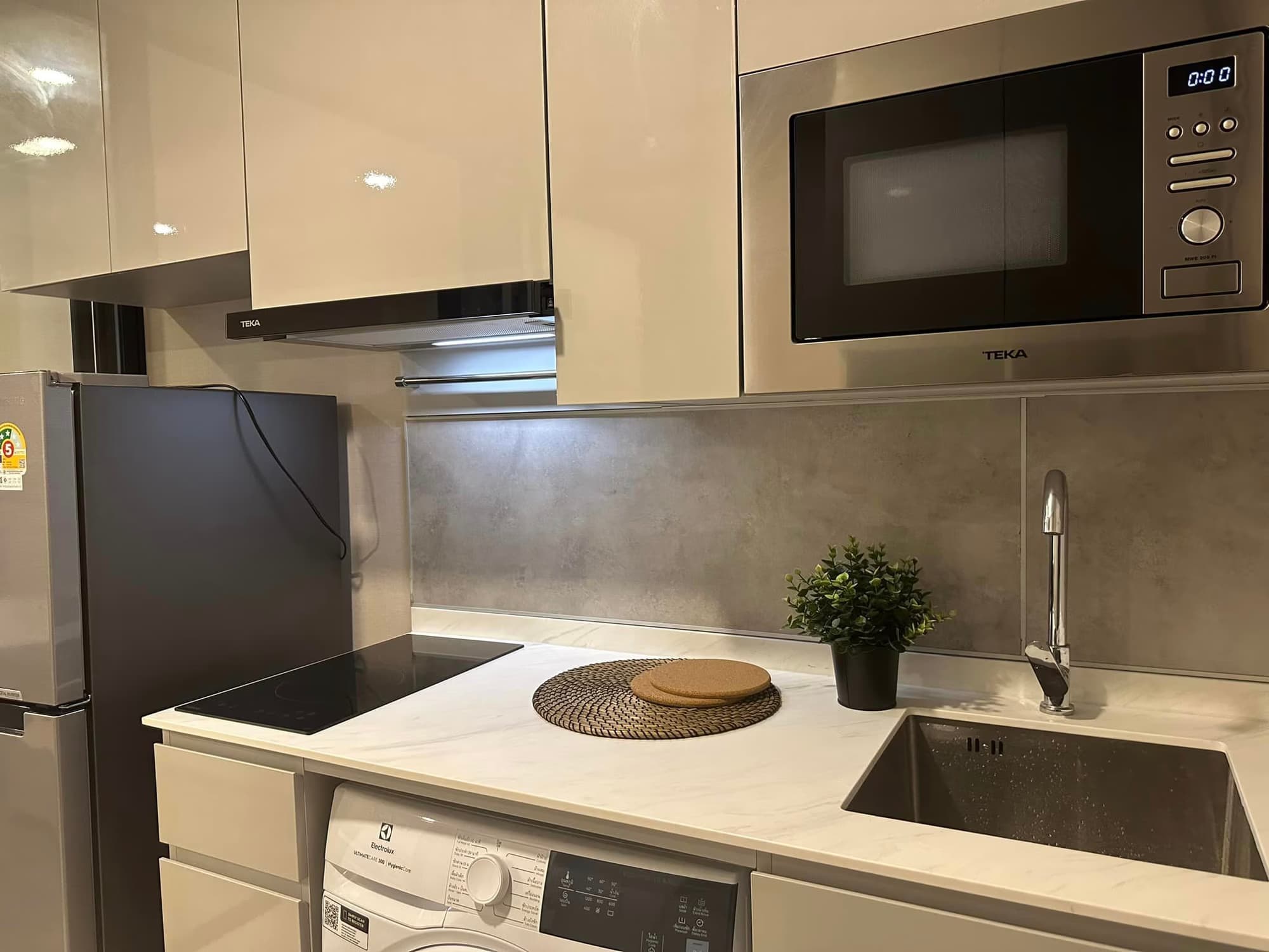 Studio Condo for Rent and Sale in Huai Khwang - Image 6