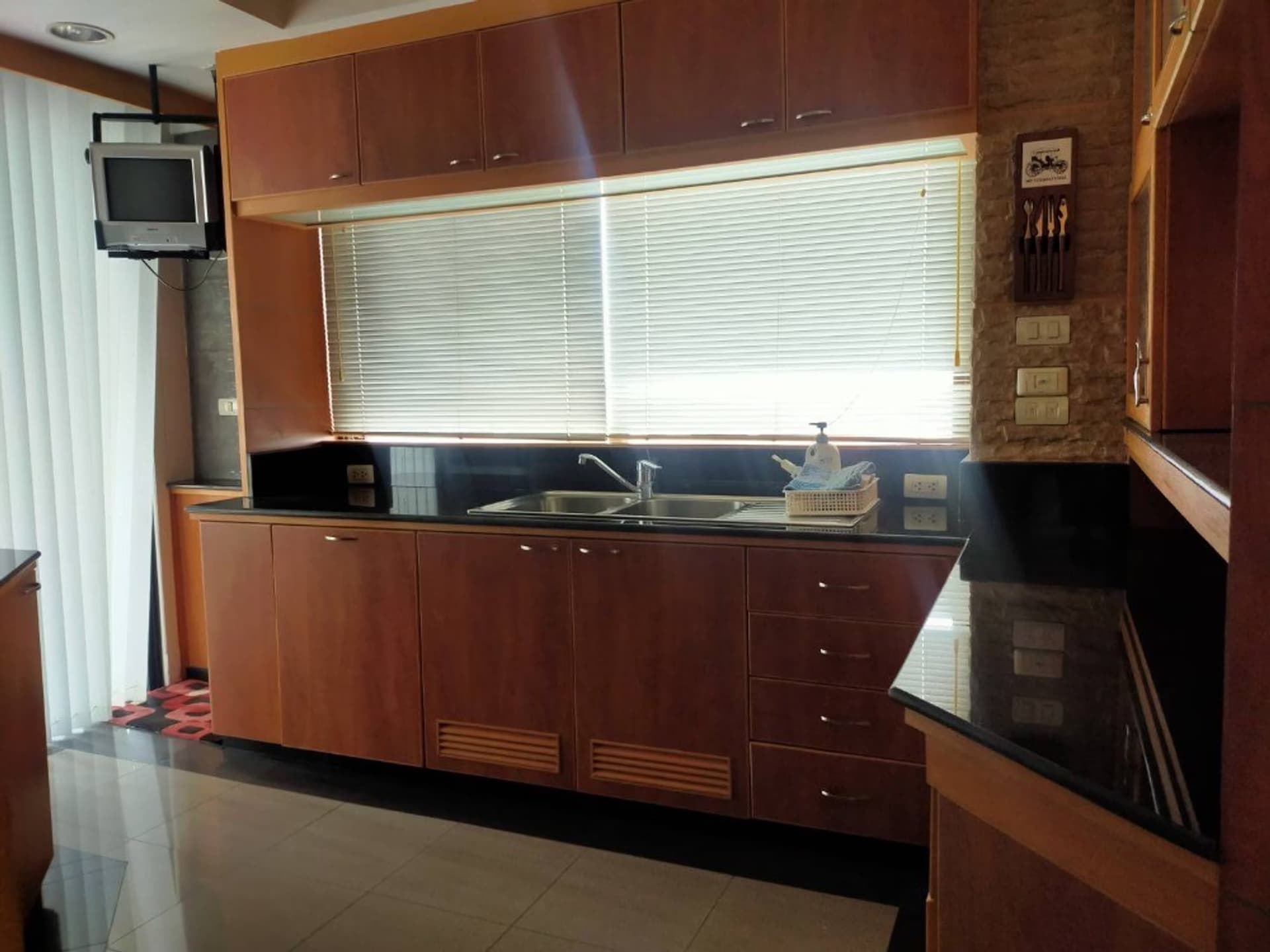2 Bed Condo for Sale in Khlong San - Image 5